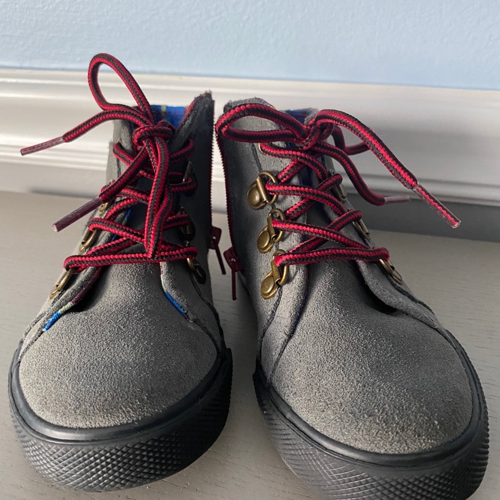 Like new Cat and Jack toddler boots